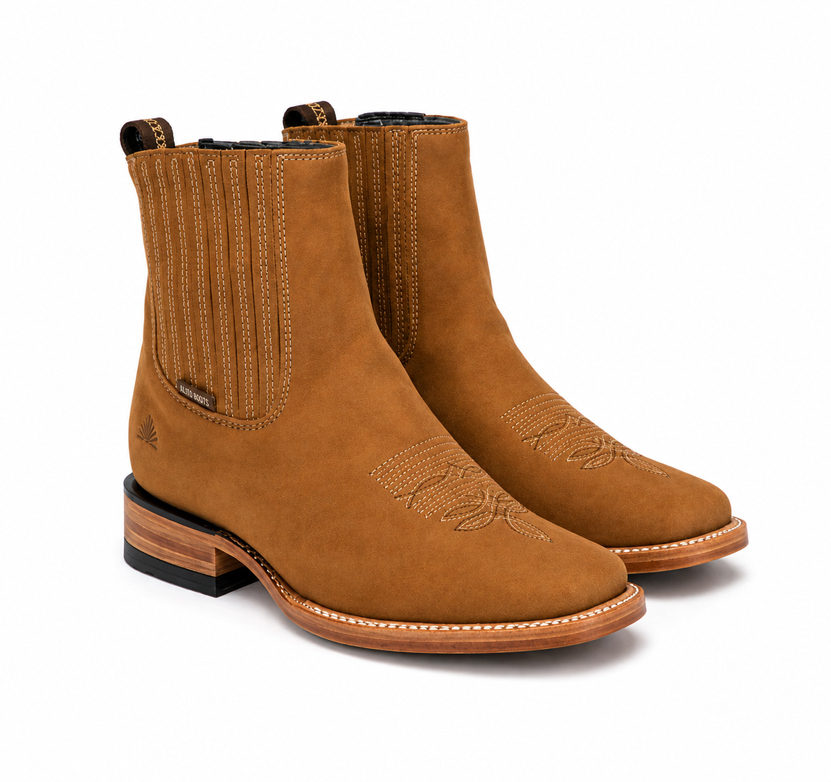 Botines Chelsea “Brave” Nobuck Camel con Bordado Clásico